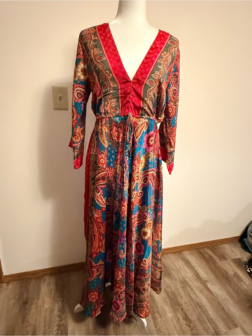 Lalit Store Colorful Paisley V-Neck Maxi Dress - Large